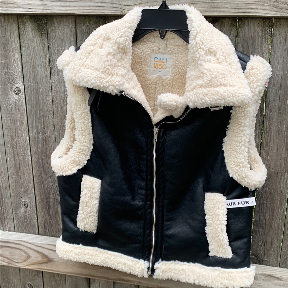 Cali 1850 medium faux leather faux fur vest! NWT!